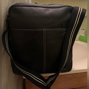 Storksak Jamie Black Leather Unisex Modern Messenger Bag